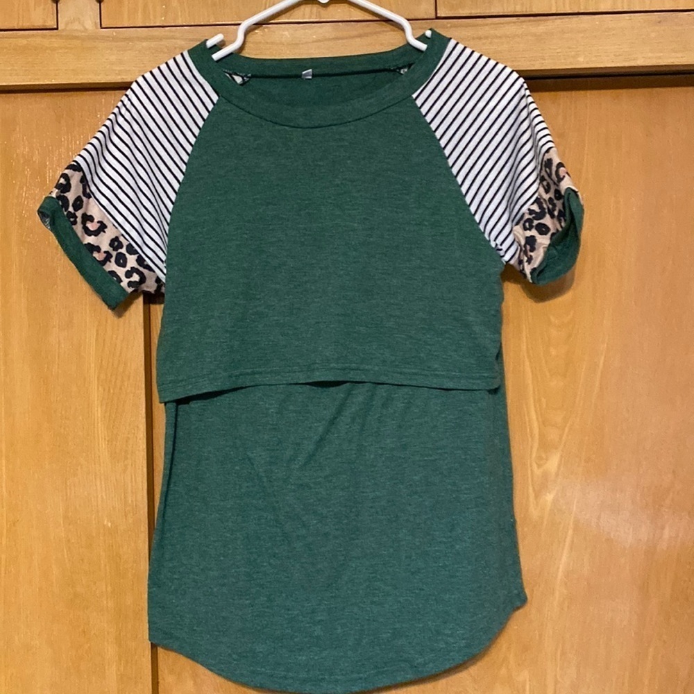 Women’s small maternity nursing top green layered for modesty